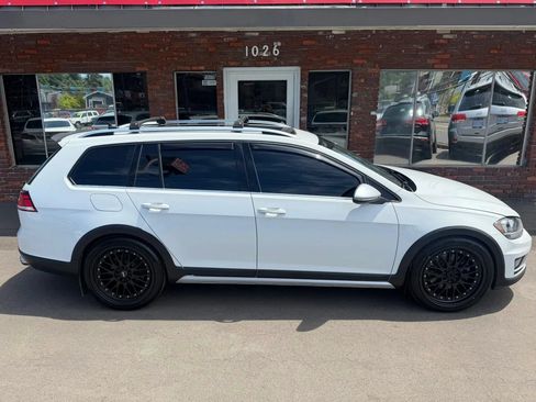 Used 2019 Volkswagen Golf Alltrack SE AWD/4WD image 2
