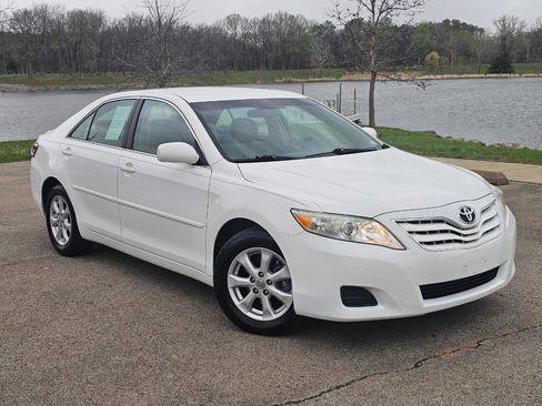 Used 2011 Toyota Camry LE w/ LE Extra-Value Pkg image 2