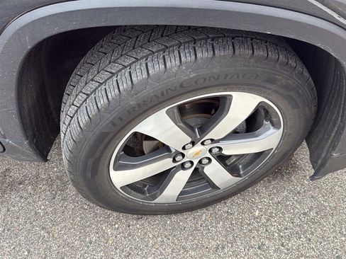 Used 2020 Chevrolet Traverse LT w/ LT Premium Package image 2