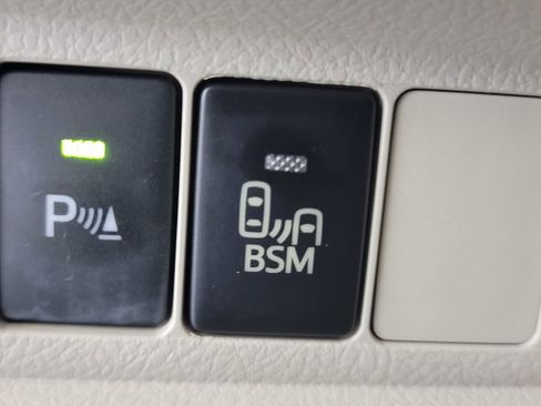 Used 2015 Toyota Sienna XLE Premium image 29