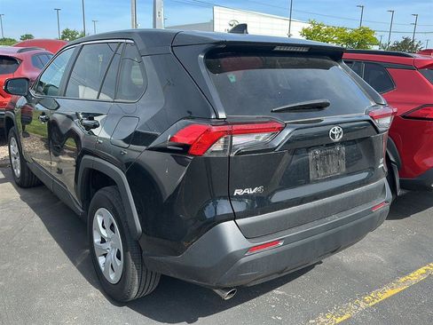 Used 2024 Toyota RAV4 LE AWD/4WD image 4