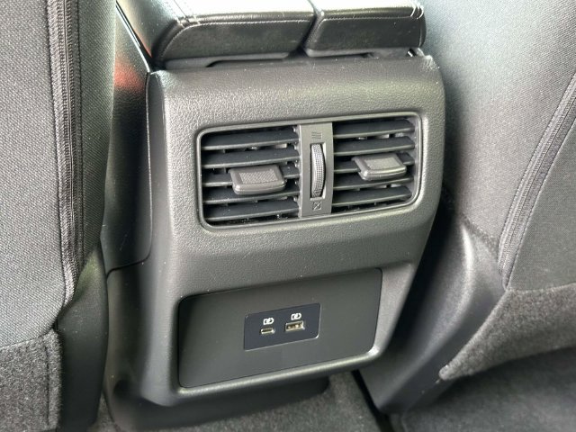 Used 2023 Nissan Rogue SV AWD/4WD image 18