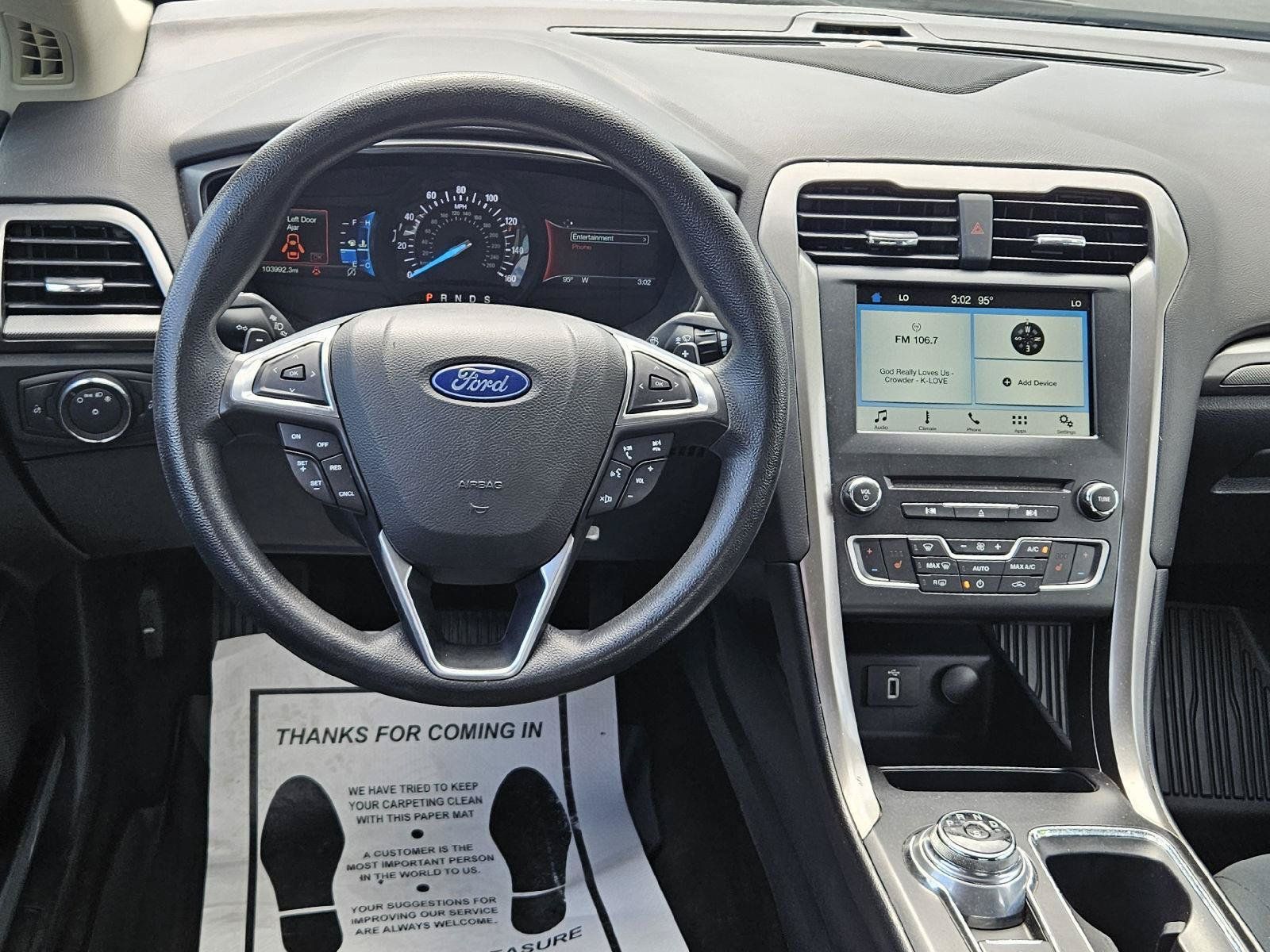 Used 2018 Ford Fusion SE w/ Fusion SE Technology Package FWD image 6