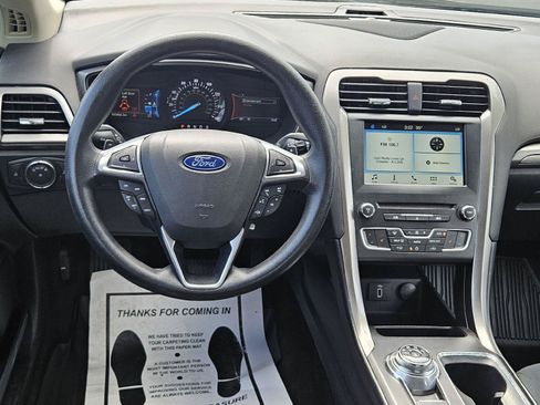 Used 2018 Ford Fusion SE w/ Fusion SE Technology Package FWD image 6