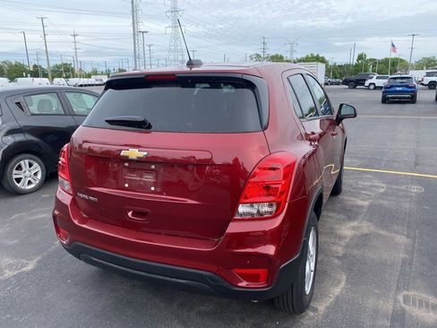 Used 2022 Chevrolet Trax LS w/ Tint and Cruise Package AWD/4WD image 5