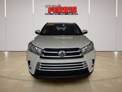 Used 2017 Toyota Highlander XLE AWD/4WD image 2