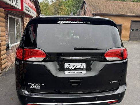 Used 2018 Chrysler Pacifica Limited w/ Advanced Safetytec Group FWD image 5
