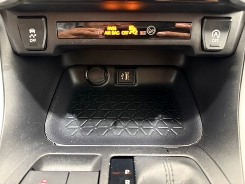 Used 2024 Toyota RAV4 XLE FWD image 35