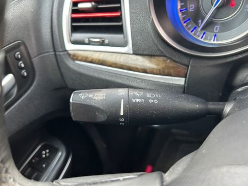 Used 2018 Chrysler 300 Limited AWD/4WD image 22