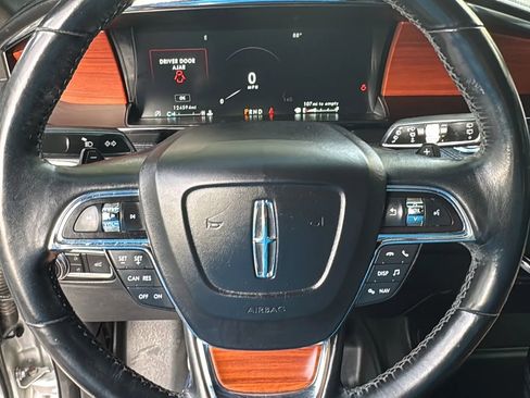 Used 2018 Lincoln Navigator Premiere AWD/4WD image 17