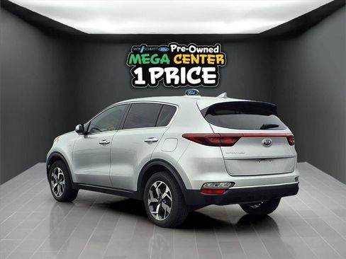Used 2020 Kia Sportage LX image 3