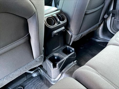 Used 2022 Jeep Wrangler Unlimited Sport AWD/4WD image 10