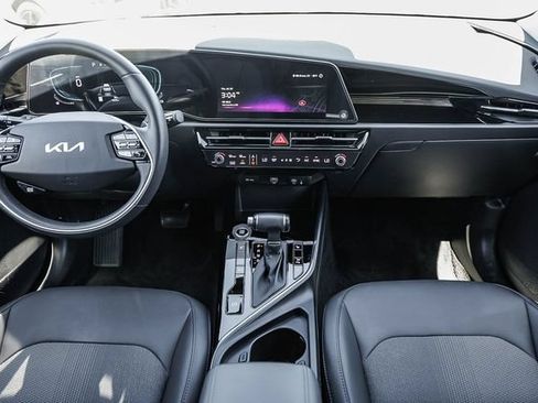 Used 2025 Kia Niro EX FWD image 12