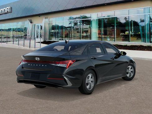 New 2026 Hyundai Elantra SE FWD image 4