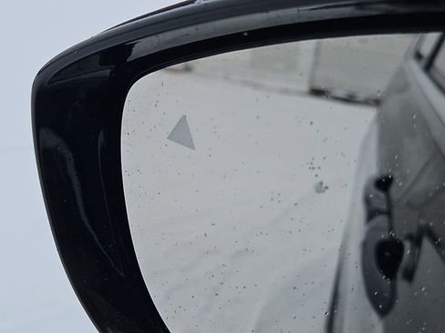 Used 2025 Chrysler Pacifica Select image 44