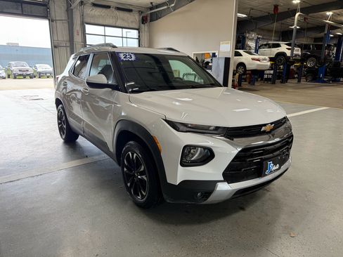 Used 2023 Chevrolet TrailBlazer LT AWD/4WD image 4