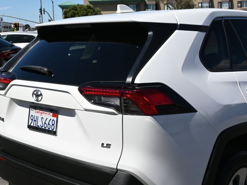 Used 2023 Toyota RAV4 LE image 18