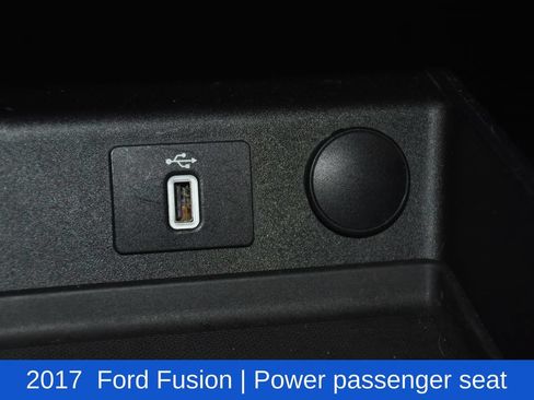 Used 2017 Ford Fusion SE w/ Fusion SE Technology Package FWD image 20