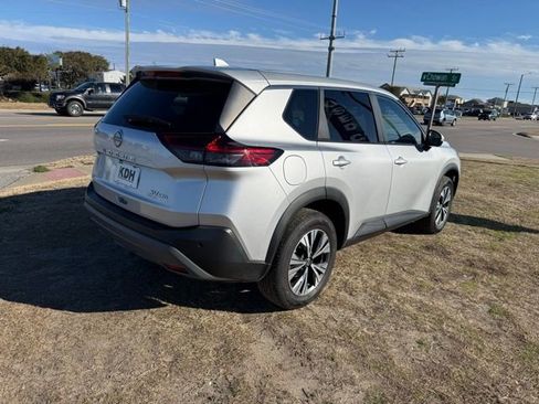 Used 2022 Nissan Rogue SV image 7