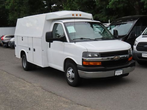 Used 2015 Chevrolet Express 3500 RWD image 6
