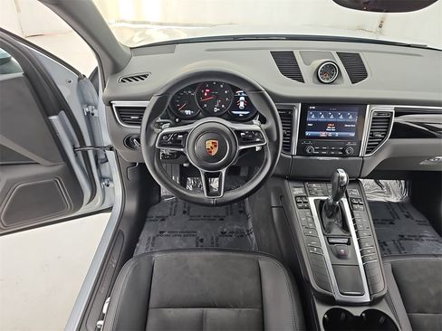 Used 2018 Porsche Macan image 28