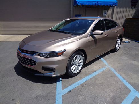 Used 2018 Chevrolet Malibu LT w/ LPO, Convenience Package 2 FWD image 3