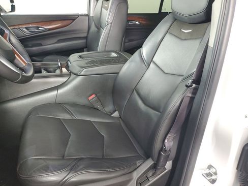 Used 2016 Cadillac Escalade Luxury image 12