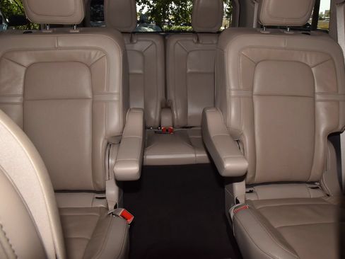 Used 2022 Lincoln Aviator Reserve w/ Equipment Group 201A AWD/4WD image 22