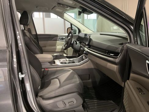 New 2026 Kia Carnival EX FWD image 24