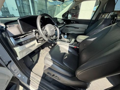 Used 2022 Kia Carnival SX Prestige image 7