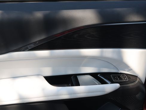 Used 2024 Cadillac Lyriq Luxury RWD image 33