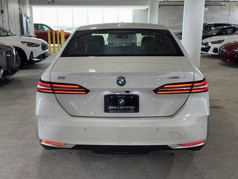Used 2025 BMW i5 eDrive40i w/ Premium Package RWD image 7