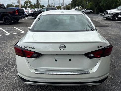 Used 2023 Nissan Altima 2.5 SV w/ SV Premium Package FWD image 5
