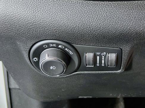 Used 2022 Jeep Compass Latitude w/ Sun and Sound Group AWD/4WD image 10