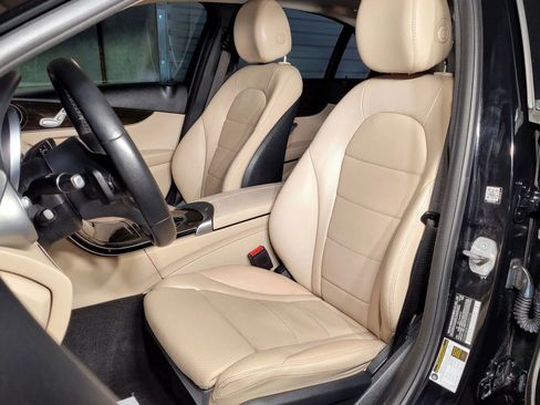 Used 2019 Mercedes-Benz C 300 Sedan image 17