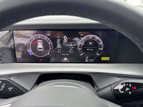 New 2026 Volkswagen Tiguan SE R-Line FWD image 20