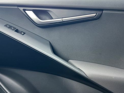 Used 2025 Kia Niro LX image 19