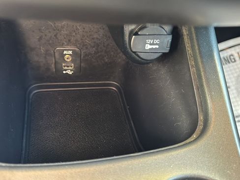 Used 2017 Dodge Journey SE w/ Flexible Seating Group FWD image 14