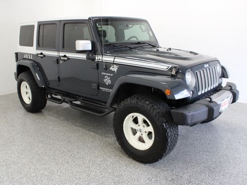 Used 2017 Jeep Wrangler Unlimited Sahara w/ Quick Order Package 24E Chief AWD/4WD image 4
