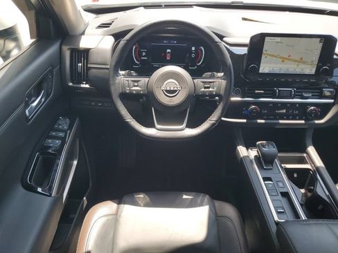 Certified 2024 Nissan Pathfinder Platinum w/ Black Appearance Package FWD image 31