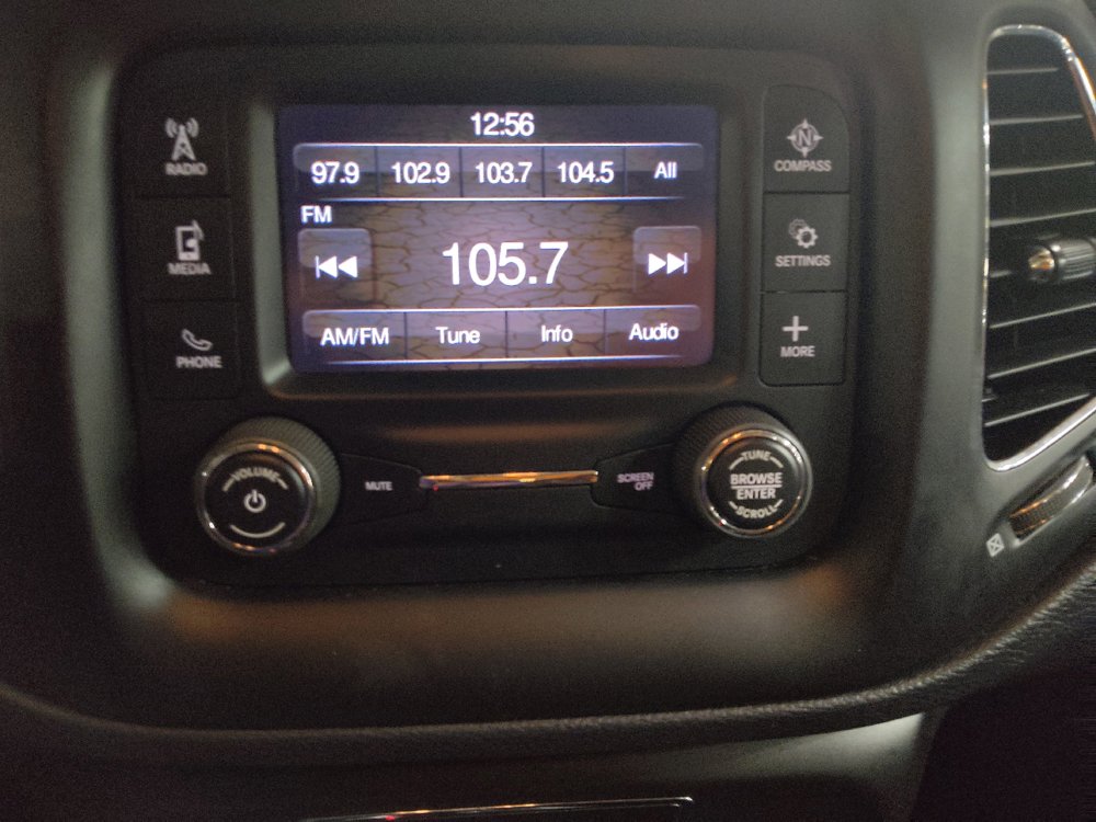 Used 2018 Jeep Compass Latitude FWD image 25