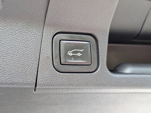 Used 2022 GMC Acadia Denali w/ Denali Ultimate Package AWD/4WD image 15