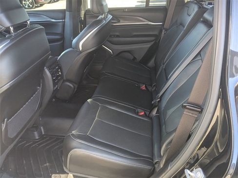 Used 2022 Jeep Grand Cherokee Overland w/ Luxury Tech Group IV image 31