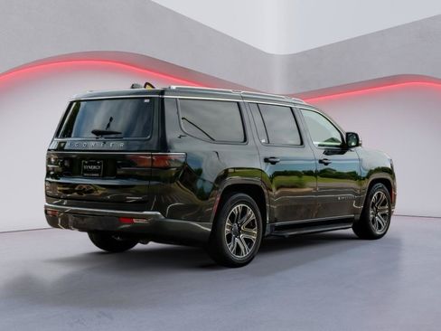 Used 2022 Jeep Wagoneer Series III AWD/4WD image 5