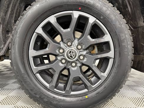 Used 2022 Toyota Tundra Platinum AWD/4WD image 39