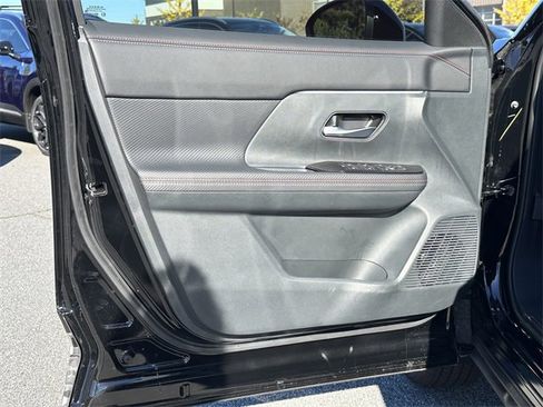 New 2026 Nissan Kicks SR image 5