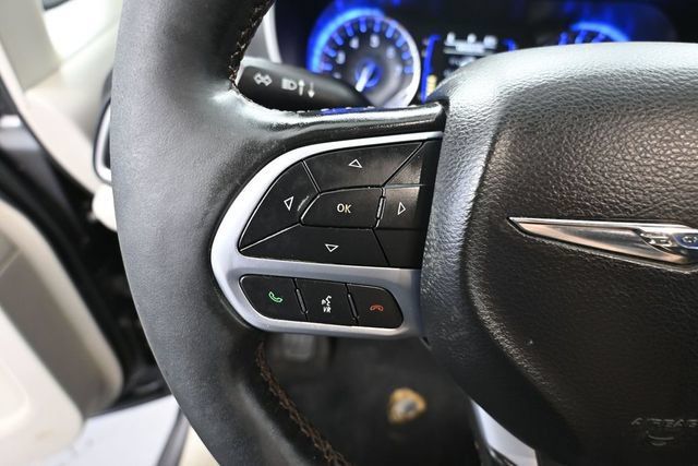 Used 2020 Chrysler Pacifica Touring-L FWD image 20