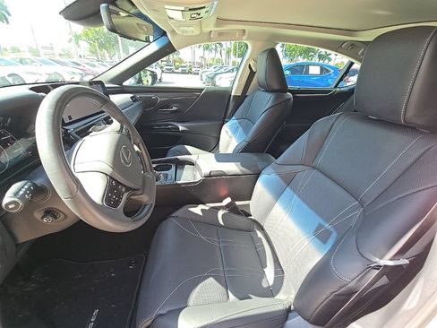 Used 2025 Lexus ES 350 Ultra Luxury w/ Accessory Package (Z2) FWD image 14