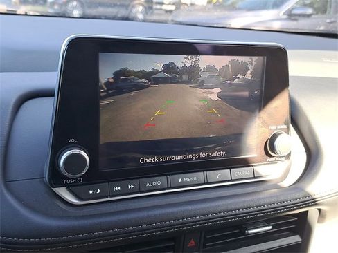 Used 2024 Nissan Rogue SV image 28