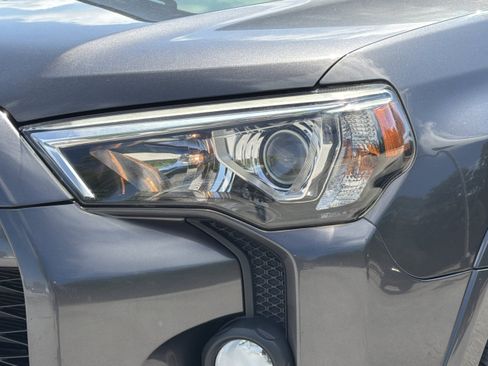 Used 2016 Toyota 4Runner SR5 AWD/4WD image 38